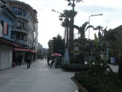 Kuşadası, Bir Cadde