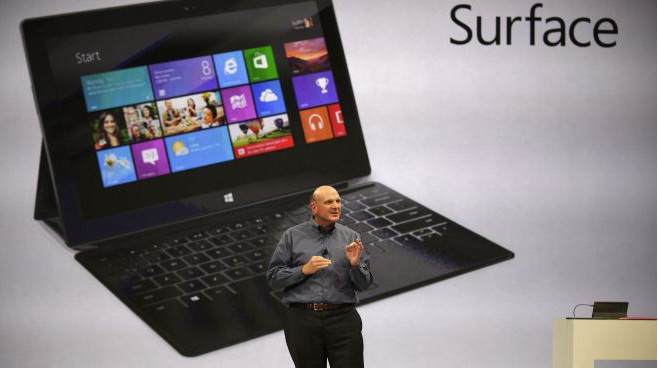 Microsoft Apple'ın iPad'ine rakip olacak tabletini (Surface) tanıttı