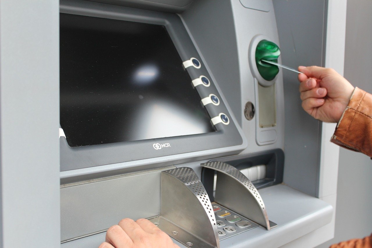 ATM soyguncuları, yasadışı bir 'eğitim merkezinde' diğer suçlular için nasıl yapılır videosu çekerken kendilerini havaya uçurdu