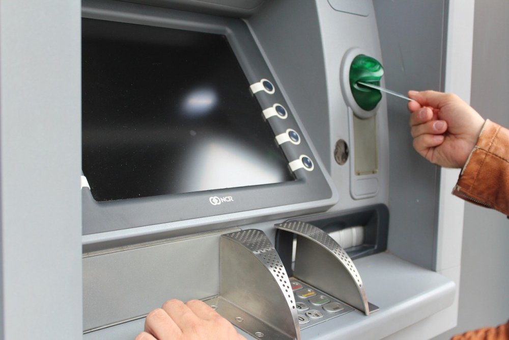 atm-1524870.jpg