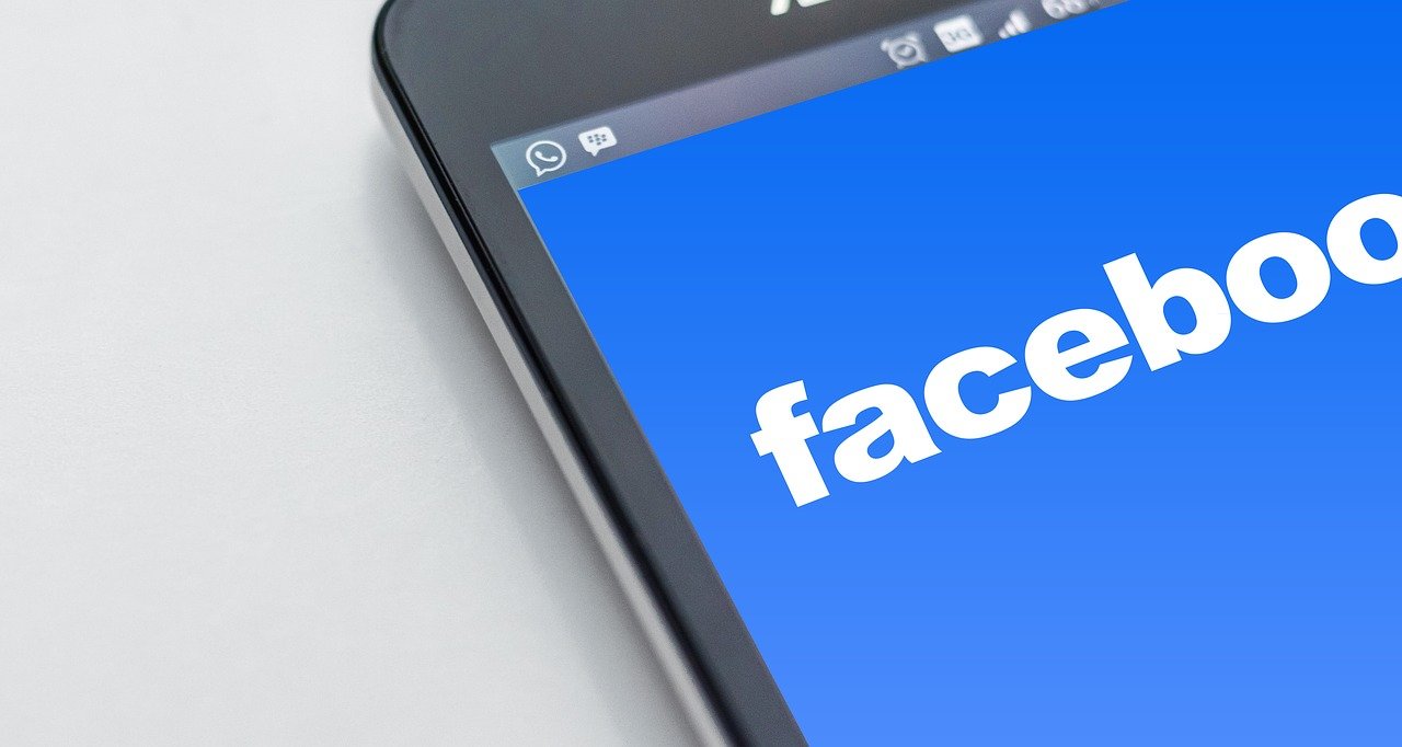 Zuckerberg, Facebook Çökerken Saatler İçinde 6 Milyar Dolar Kaybetti