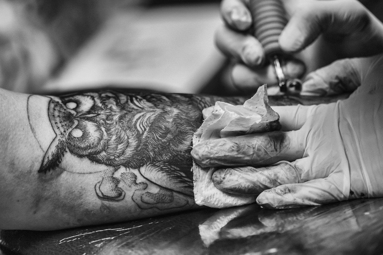 Ünlü Döğmeci Kat Von D, Indiana'ya taşındığı İçin Kaliforniya'daki Döğmeci Dükkanını 14 Yıldan Sonra Kapatıyor