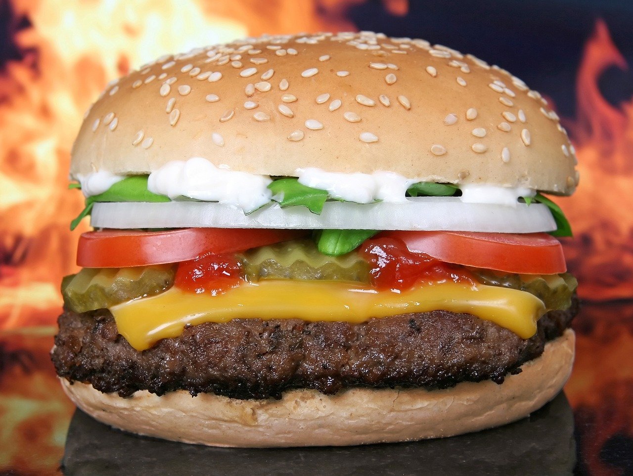 McDonald's'ın yeni McPlant vegan Hamburgerini denedim ve Çeyrek Pounder'la karşılaştırdım