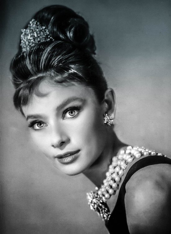 audrey-hepburn-1235442.jpg