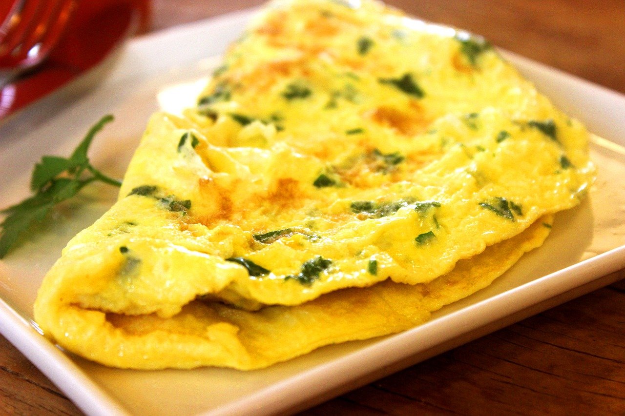 Bu Omlet Pişirme Hilesi Aklınızı Karıştıracak (Tavaya Gerek Yok)