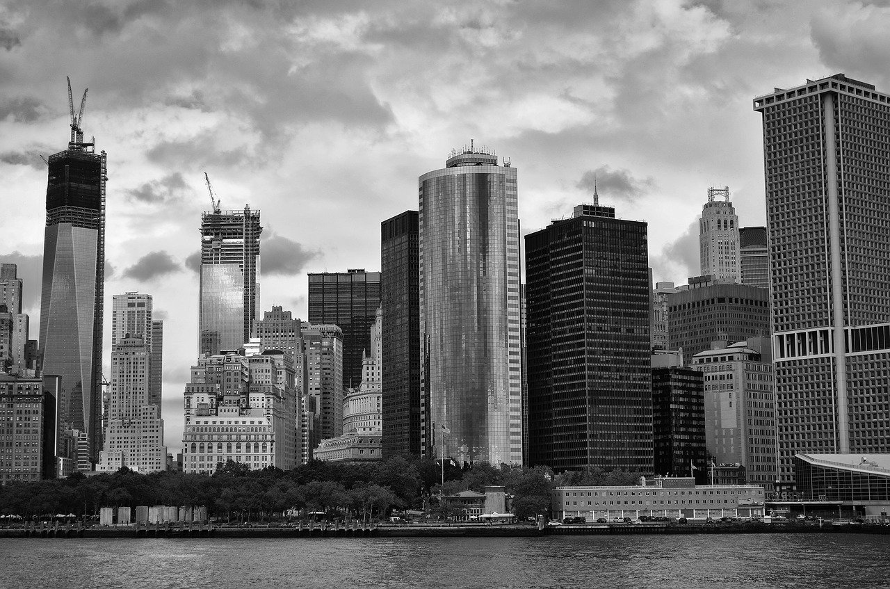Bir adam, New York'un en küçük dairelerinden birinde ayda 950 dolara yaşadığını söylüyor. 100 metrekarelik alana bir göz atın.