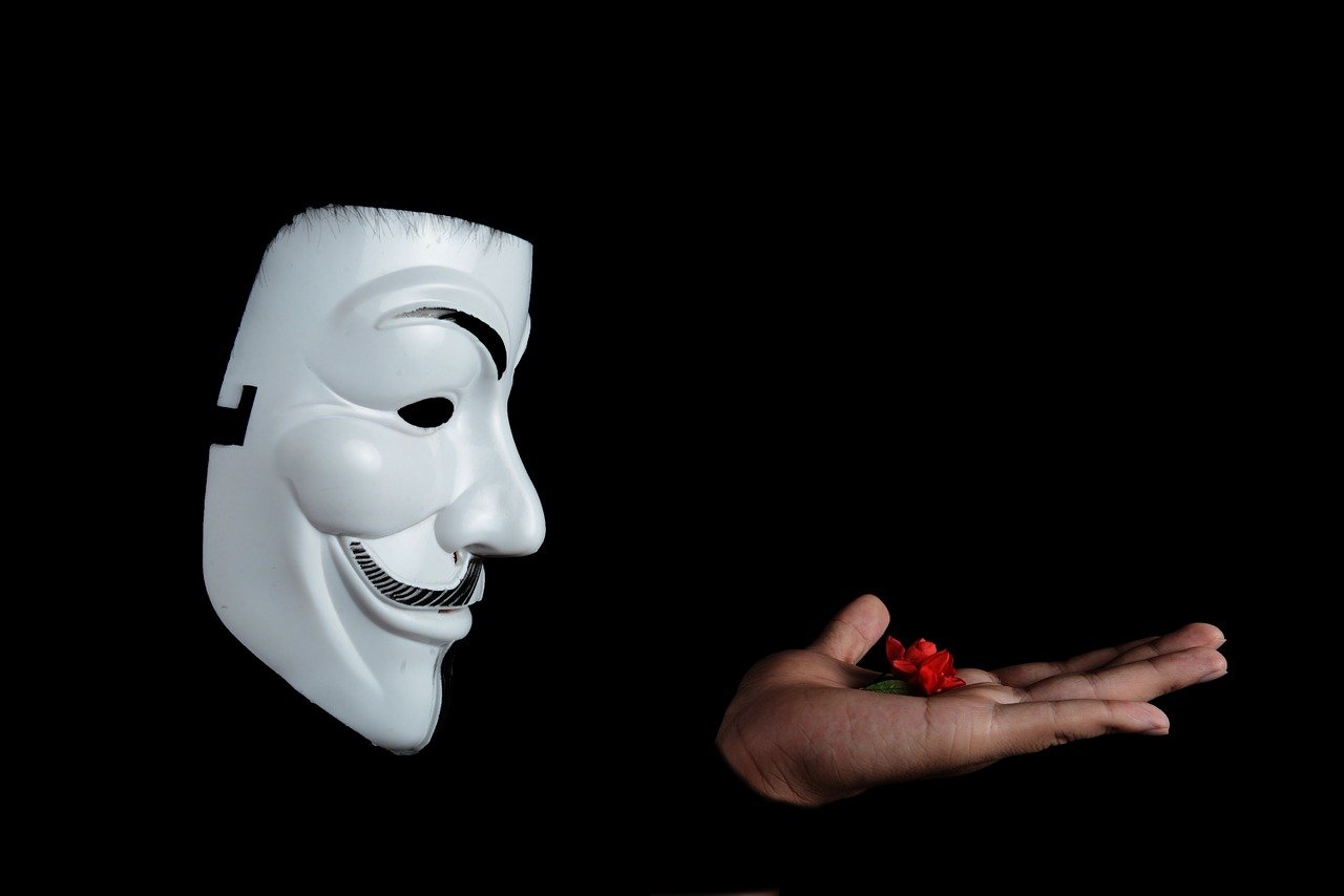 Anonymous, Rusya Merkez Bankası'nı hacklediğini ve '48 saat içinde gizli anlaşmaları yayınlayacağını' iddia ediyor