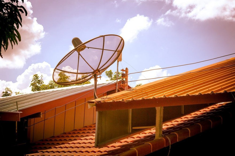 satellite-dish-4400000.jpg