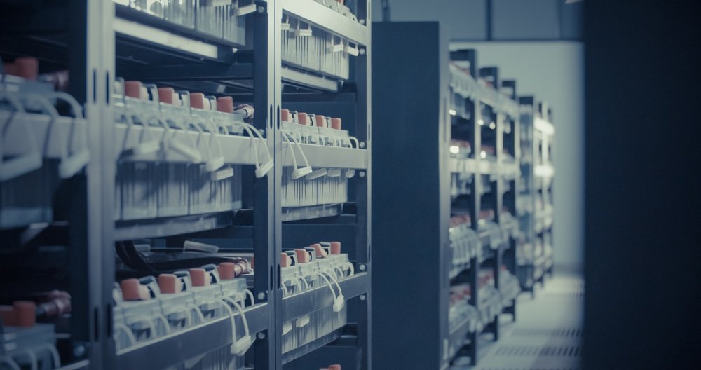 data-center-2476790.jpg