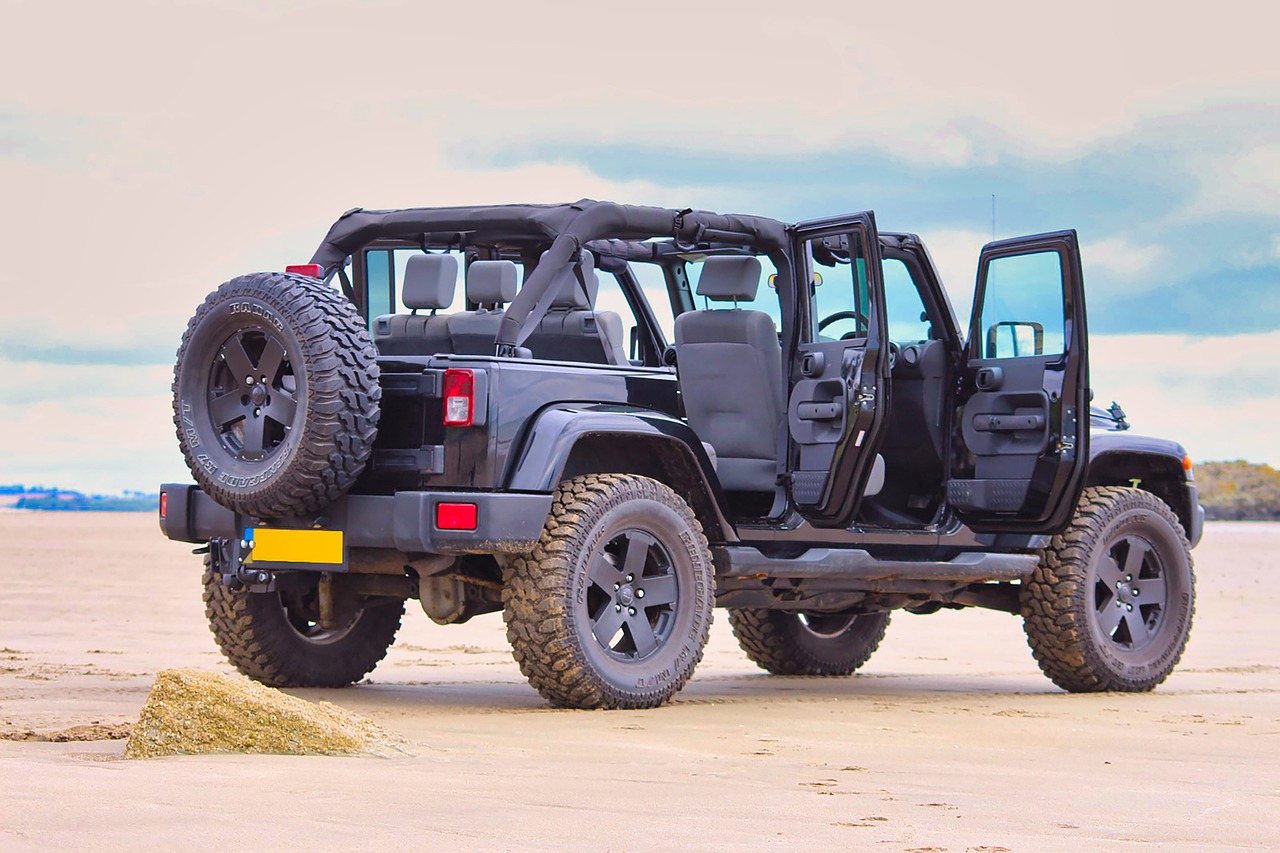 Jeep, Kuzey Amerika ve Avrupa için ilk elektrikli SUV'sini tanıttı