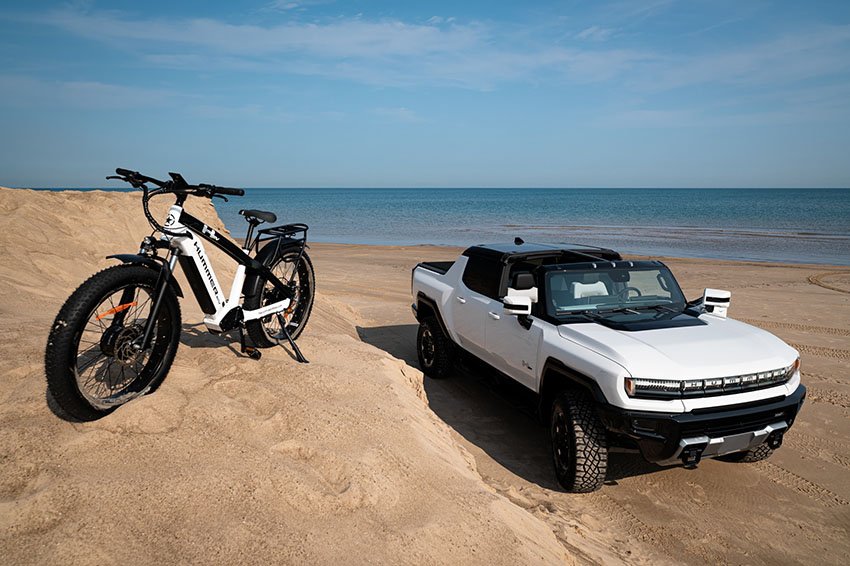 'Dünyanın En Büyük' Yolcu EV'si (Elektrikli Aracı) GMC Hummer'dan 1360 kg Daha Hafif