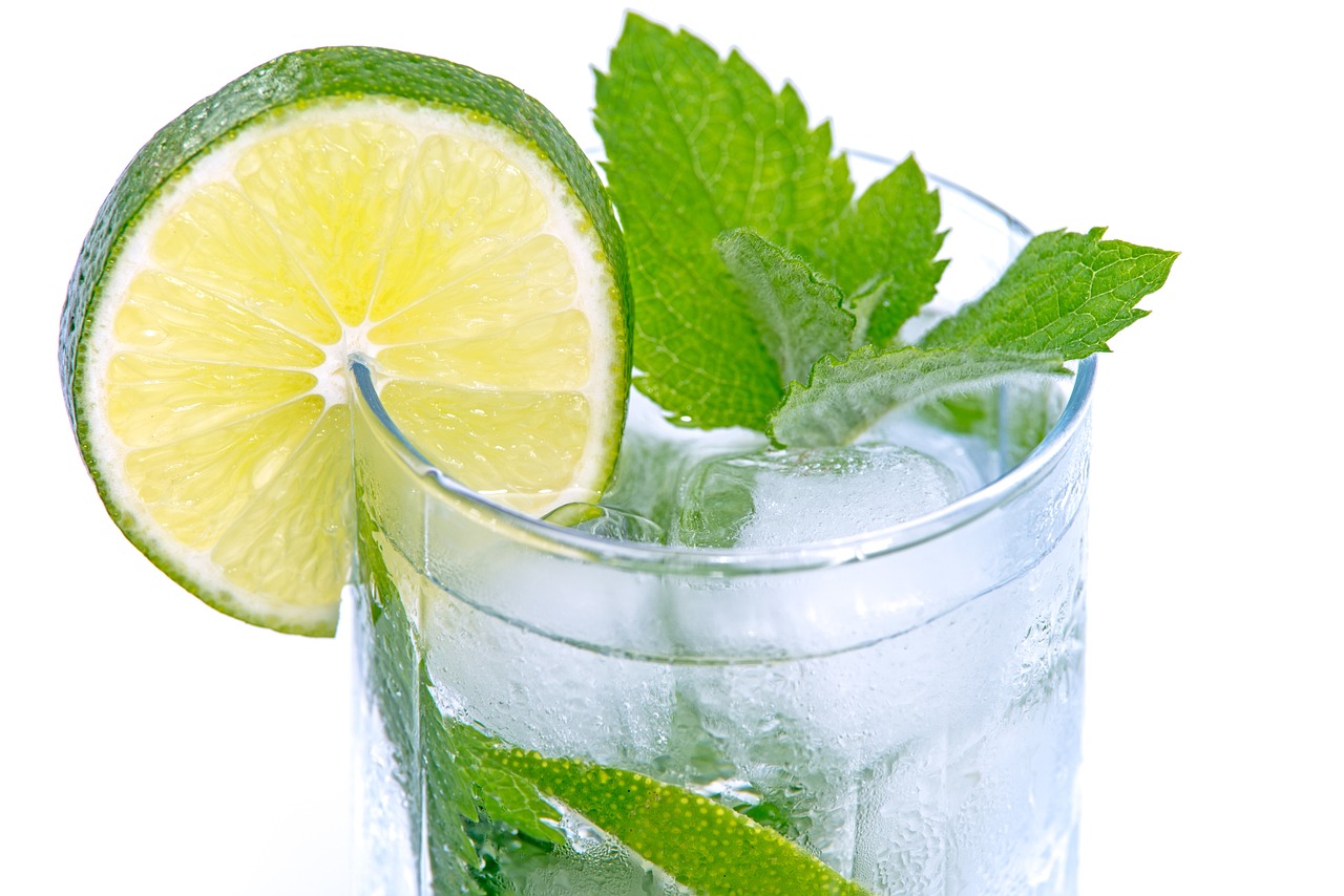 30 Gün Boyunca Her Sabah Limonlu Su İçtim ve Bu 5 Etkiyi Fark ettim