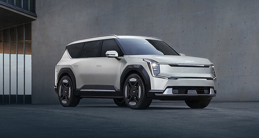 Kia, döner koltuklara ve fütüristik bir tasarıma sahip 3 sıralı bir elektrikli SUV ortaya çıkardı - EV9'a bakın