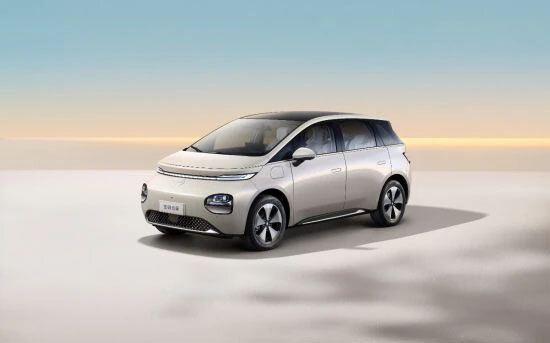 GM Destekli Baojun, 13 Bin Dolardan Başlayan Cıvata Boyutlu Cloud EV'yi Piyasaya Sürüyor
