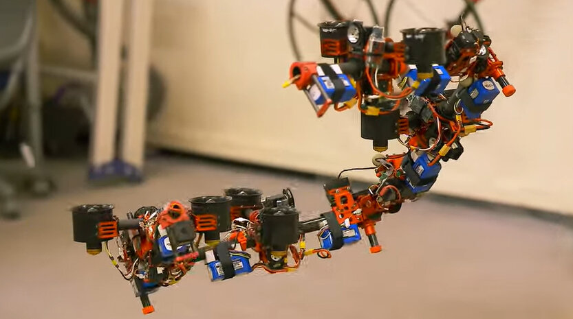 Bu muhteşem şekil değiştiren drone, bilim kurgudan fırlamış gibi ama gerçek ve otonom