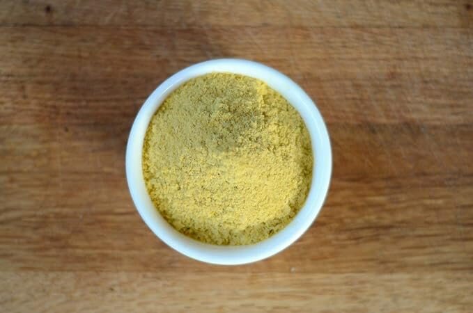 Besin mayası veganlar arasında favoridir. Bu senin için iyi olduğu anlamına mı geliyor?