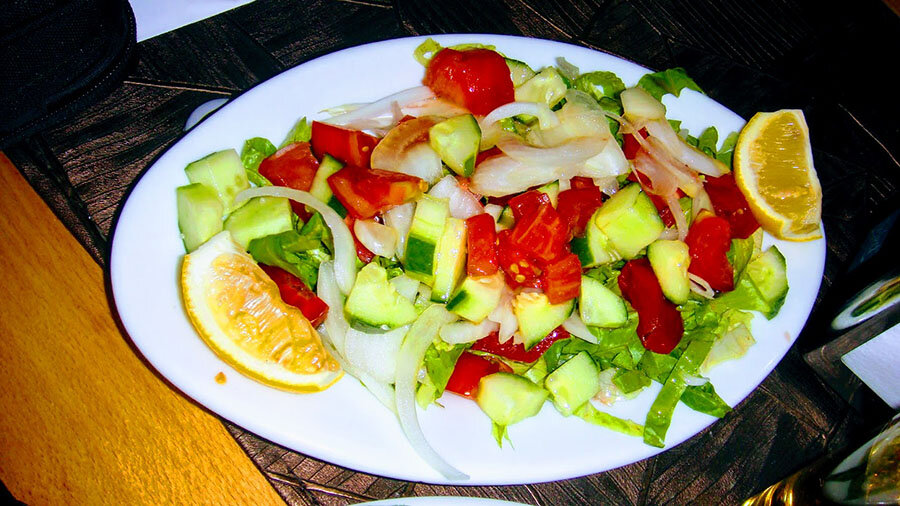 Akdeniz Salatalık Domates Salatası