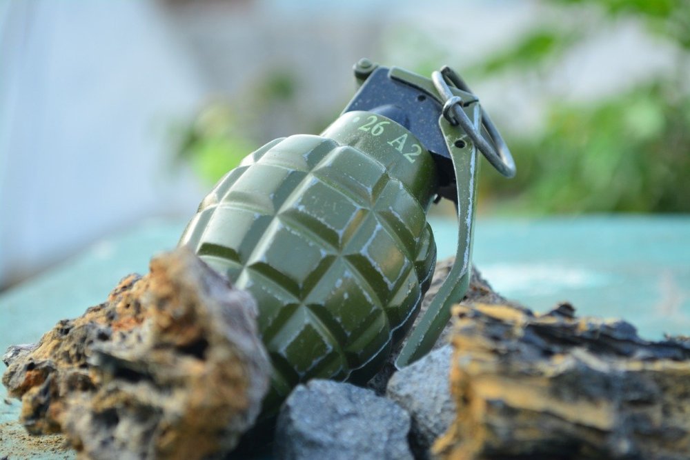 grenade-2380418.jpg