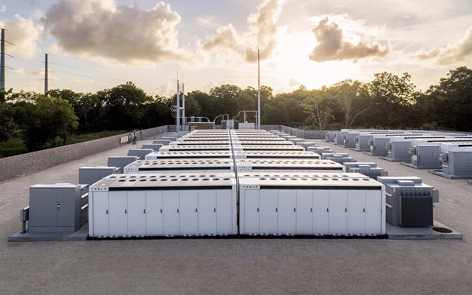 Tesla, Enerji ihtiyacına çözüm için Kaliforniya'da 10 bininci Megapack'i Üretti