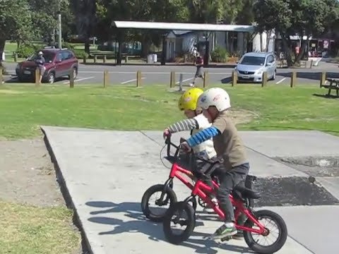 "Dört Yaşındaki BMX Bisiklet Tutkunu İkizler" Hakkında diğer bilgiler