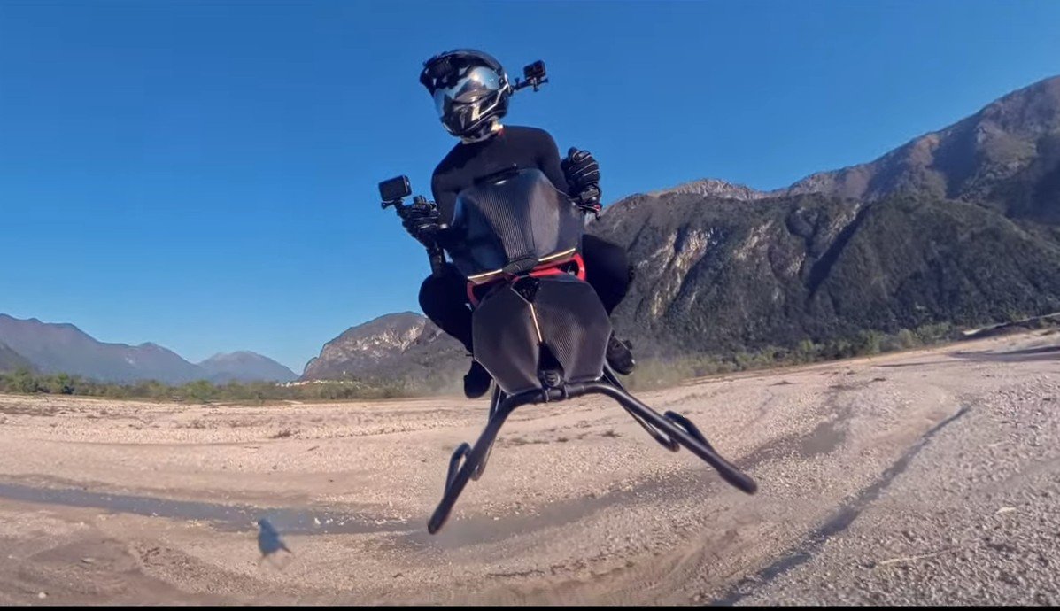 Şirket gerçek Star Wars tarzı bir speeder motosikleti ürettiğini iddia ediyor