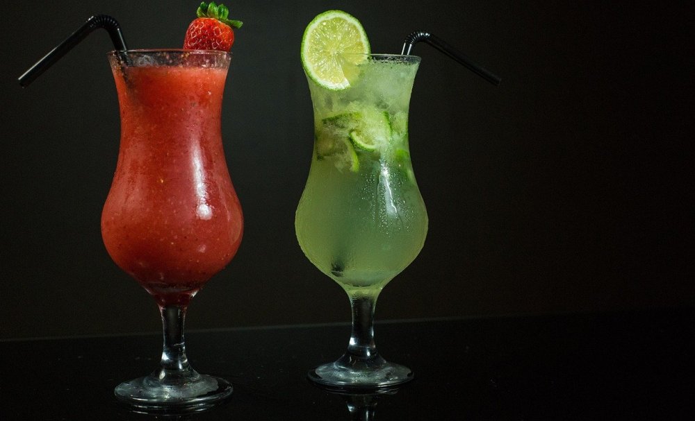 cocktails-1869868.jpg
