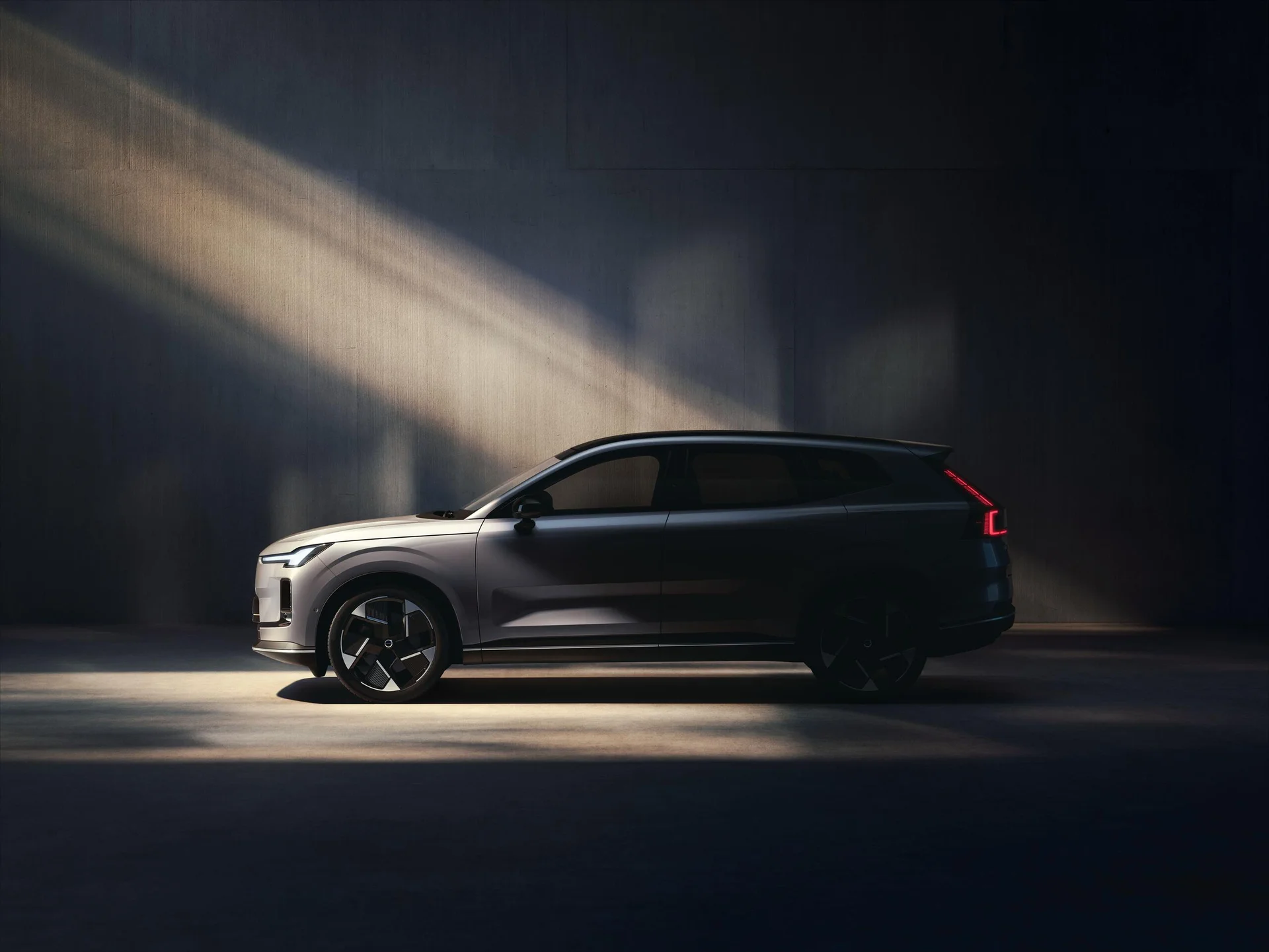 Yakında: Yeni Volvo XC70, ilk uzun menzilli şarj edilebilir hibrit (plug-in hybrid) modelimiz